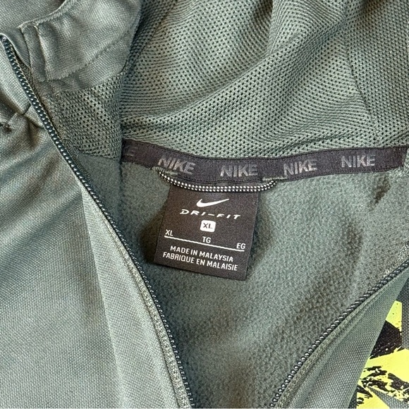 Boy’s Nike Zip Up Hoodie Size XL - Picture 2 of 3